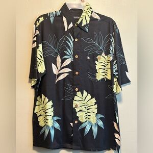Men’s Puritan Hawaiian Style Short Sleeve Button Down Shirt.  Size Small